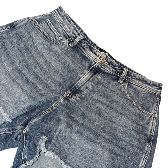 NWOT Hollister Curvy High Rise Vintage Shorts, Size 17/33 - Picture 2 of 7
